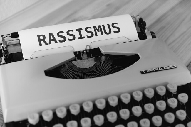 Rassismus schwarz auf weiß